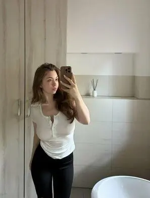 rovofor460 (18) female from DE - sexting partner