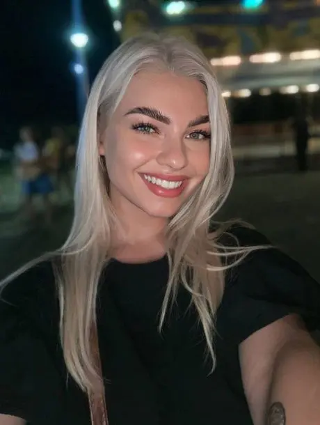 rowahe2387 (21) female from SI - sexting partner