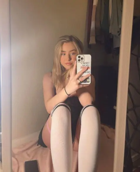 roxom12963 (22) female from GB - sexting partner