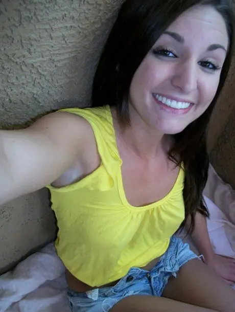 roxox74738 (18) female from GB - sexting partner