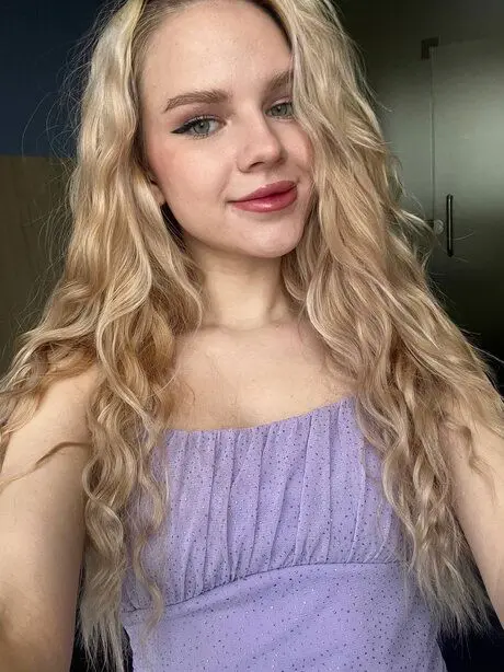 royosa8487 (18) female from CA - sexting partner