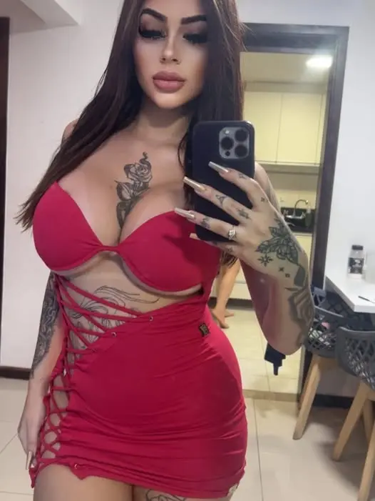 royowav391 (18) female from GB - sexting partner