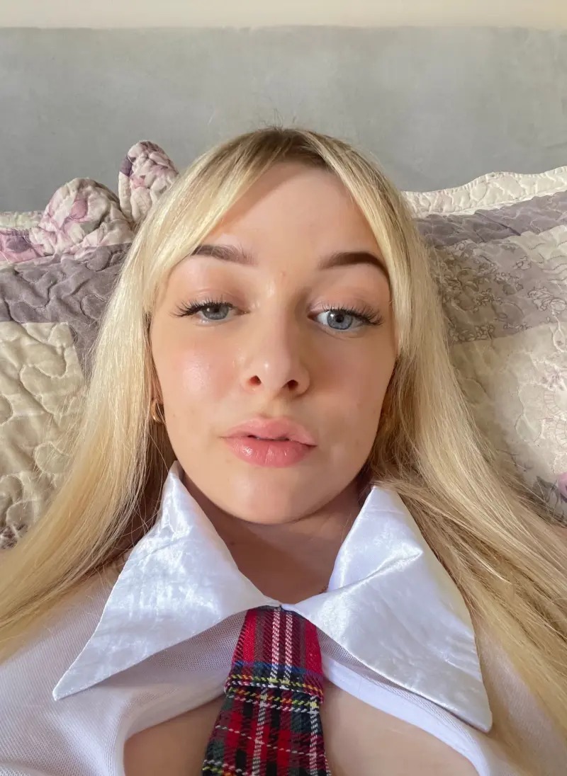 rrubelall72 (18) female from US - sexting partner