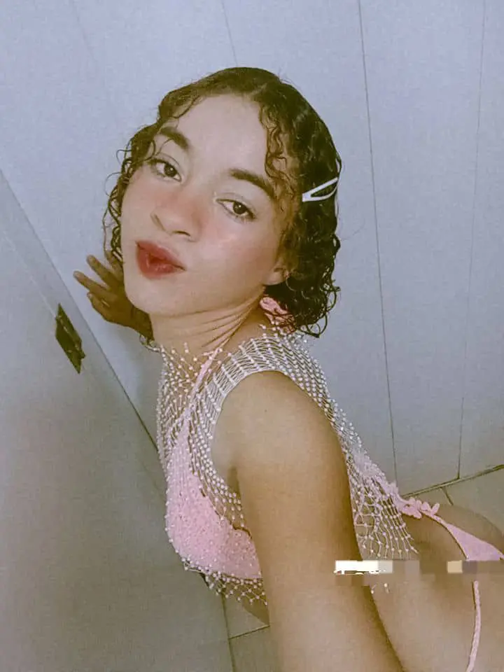 rwf6bvbhrv (18) female from NZ - sexting partner