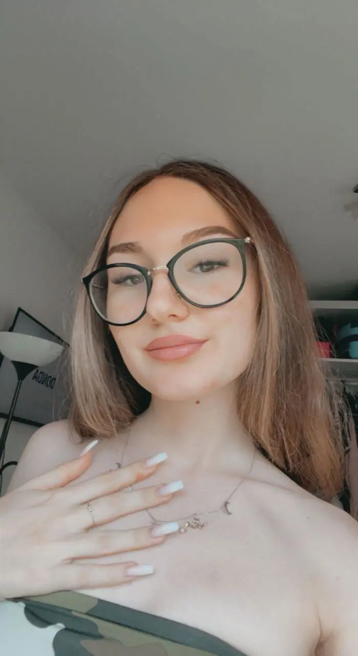 sabeho6886 (18) female from US - sexting partner