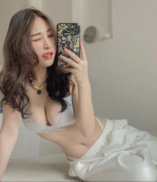 saciweko (25) female from US - sexting partner