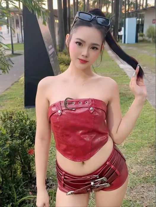 sakahoy984 (18) female from AE - sexting partner