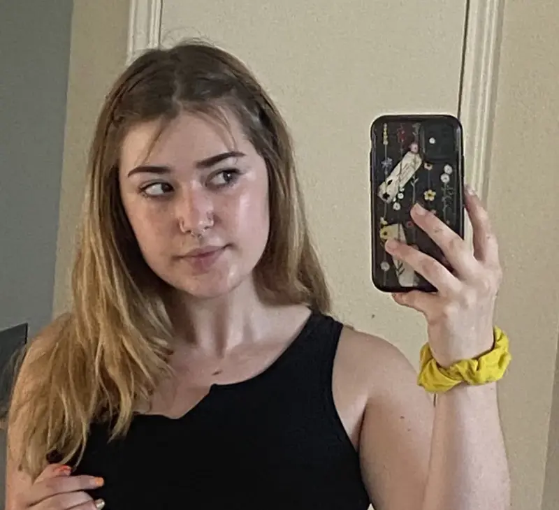 samem36872 (18) female from BE - sexting partner