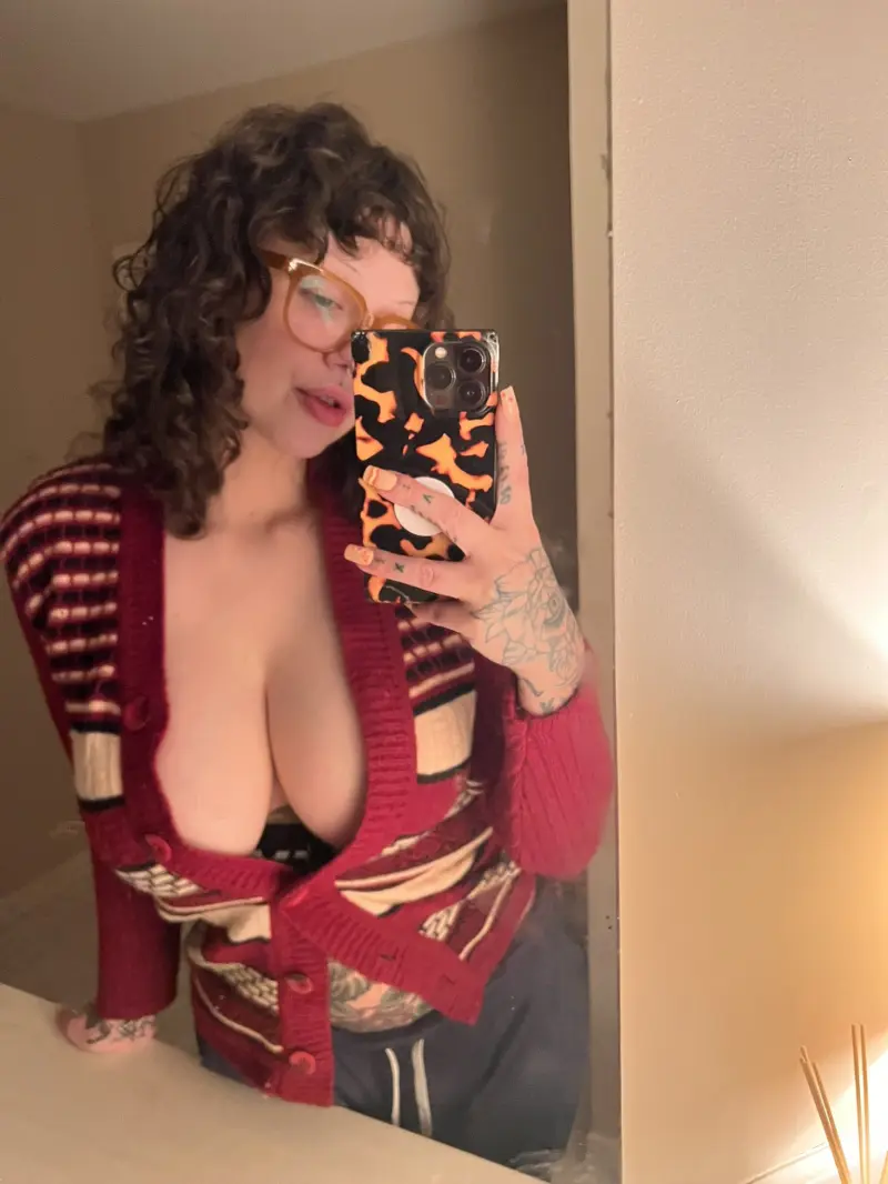 sandralovet6524 (18) female from US - sexting partner