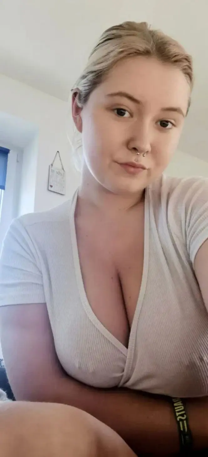 sarafowe (18) female from GB - sexting partner