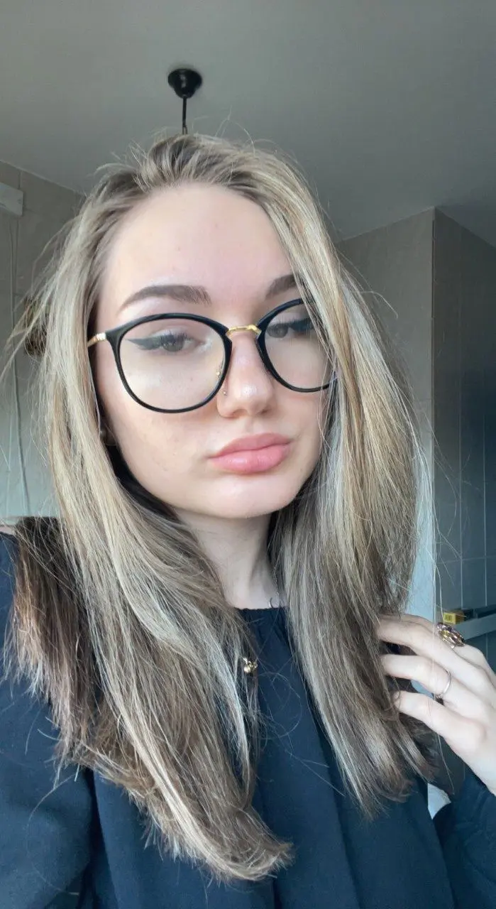 sarahclara (18) female from CA - sexting partner