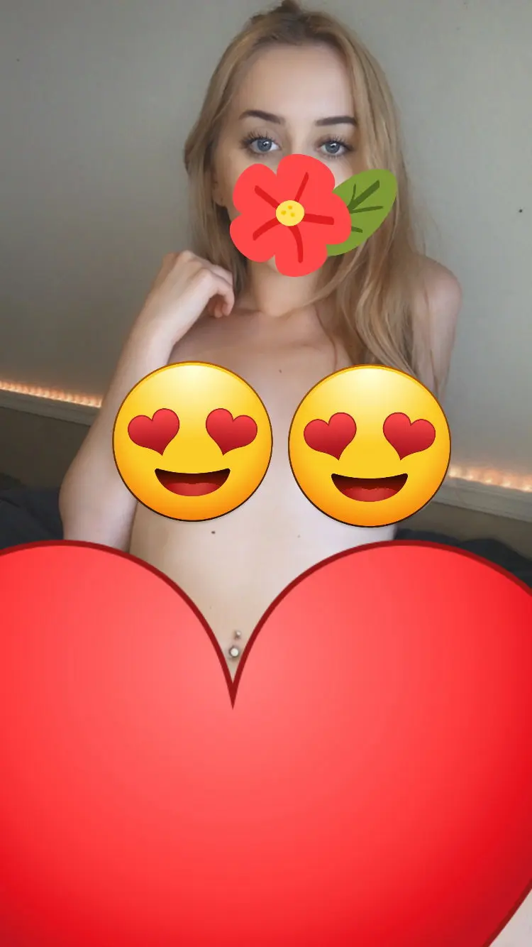 sarahq658 (18) female from GB - sexting partner