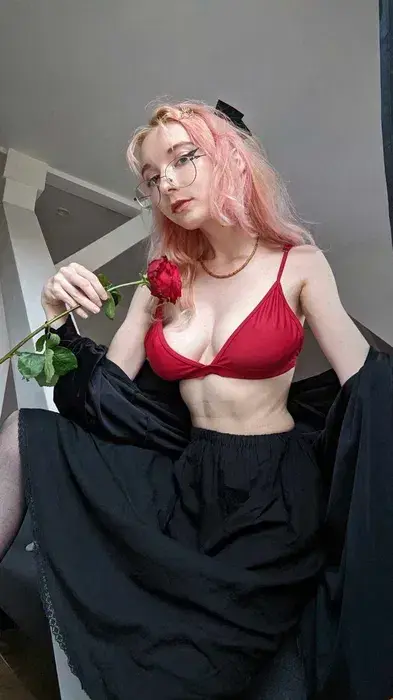 satin27169 (18) female from GB - sexting partner