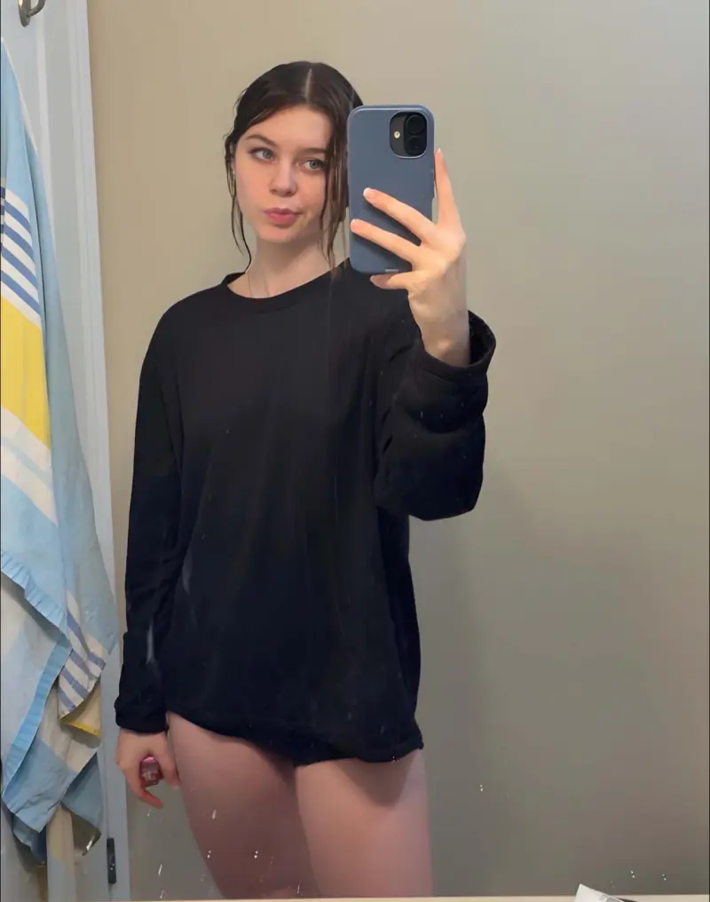 satix16387 (18) female from GB - sexting partner