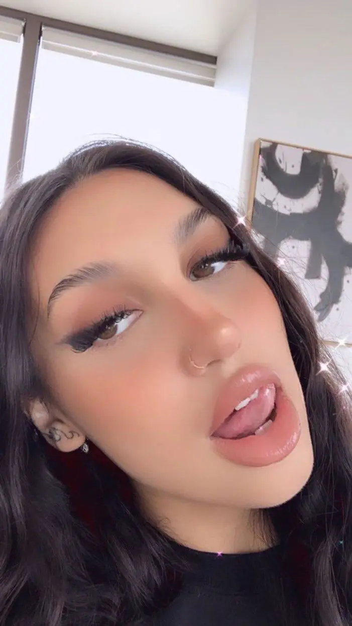 savelot596 (27) female from CH - sexting partner