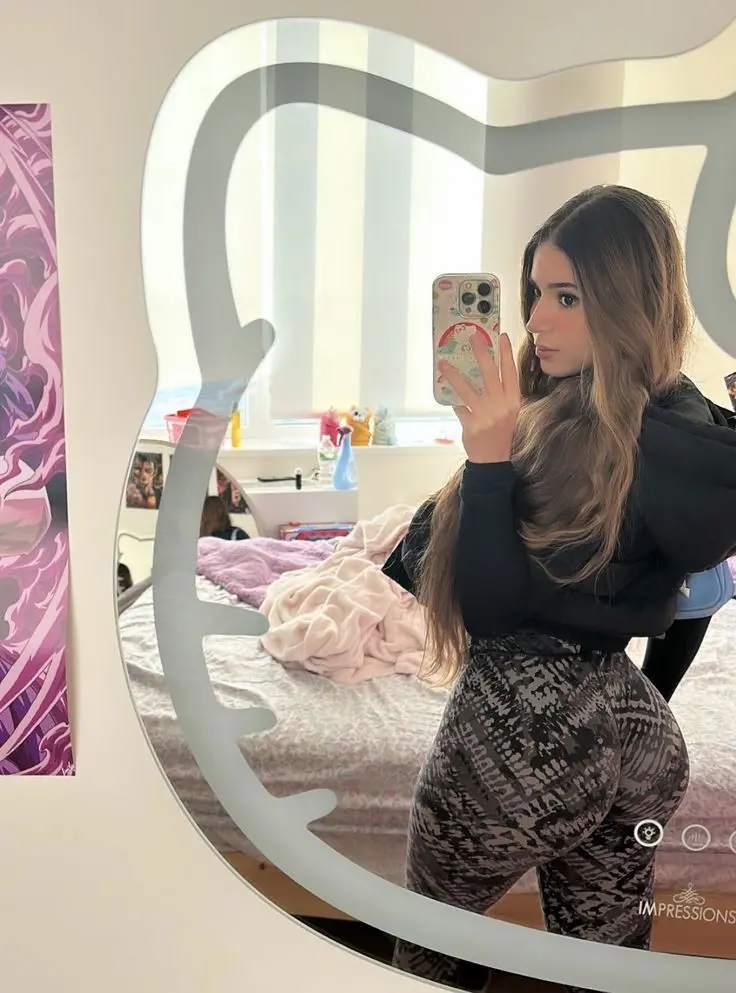 savix15564 (18) female from US - sexting partner