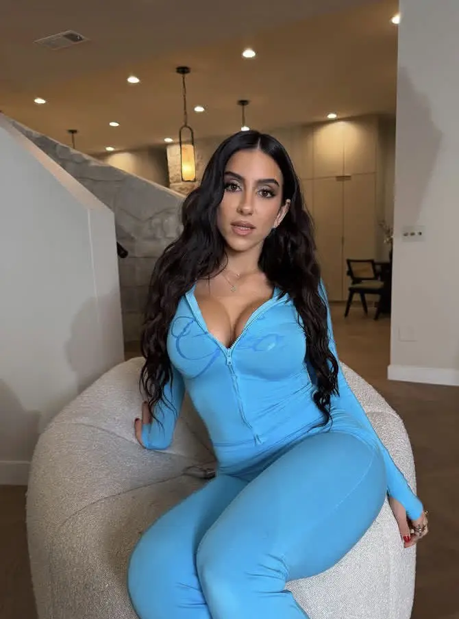 scarletj699 (18) female from US - sexting partner