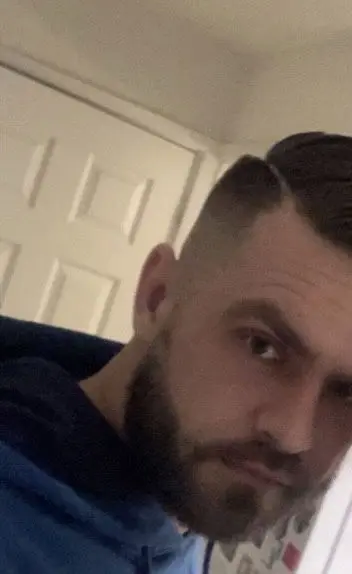 scottm123uk (18) male from GB - sexting partner