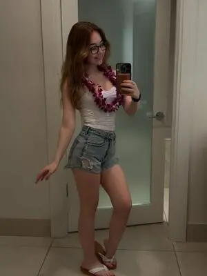 sebaba7053 (18) female from GB - sexting partner