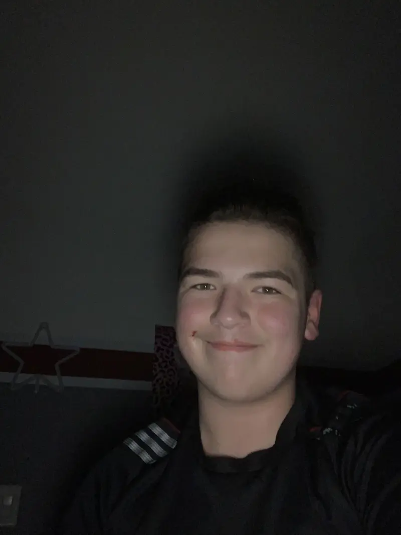 sebastianloos307 (18) male from CA - sexting partner