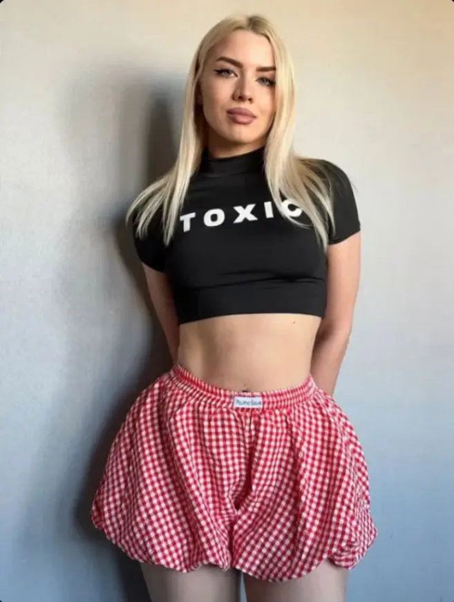 sebibak (18) female from GB - sexting partner