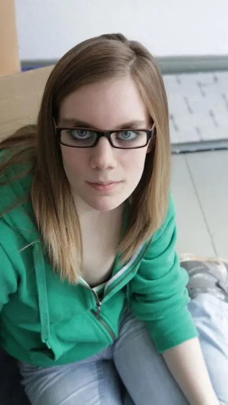 seceyo9904 (18) female from CH - sexting partner