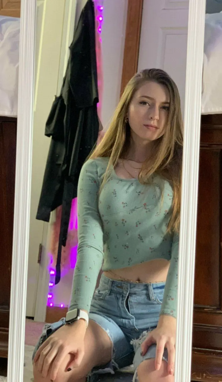 seeeramop (18) female from US - sexting partner