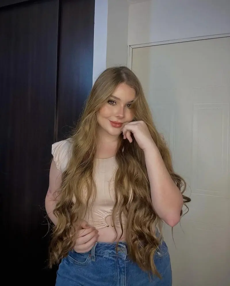 sehegar (18) female from US - sexting partner