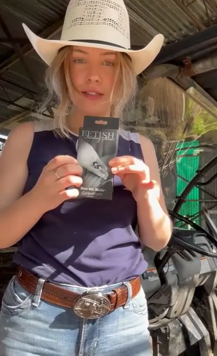 sekiv11183 (18) female from AU - sexting partner