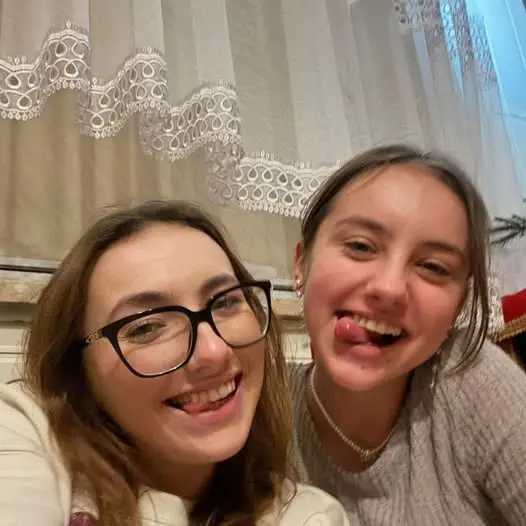 senog26426 (18) female from GB - sexting partner