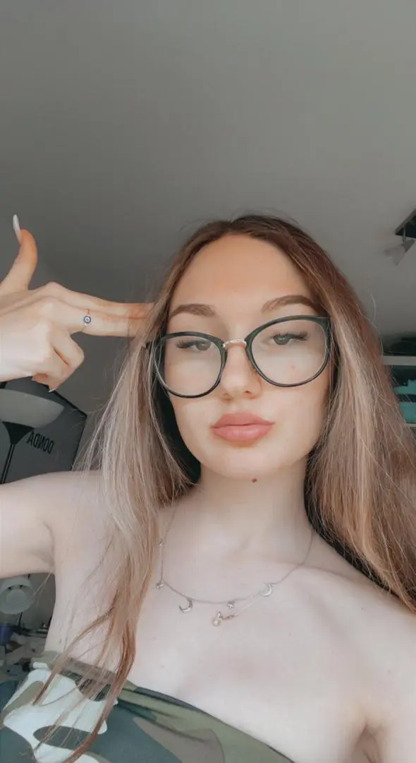 serahbrown2021 (18) female from US - sexting partner