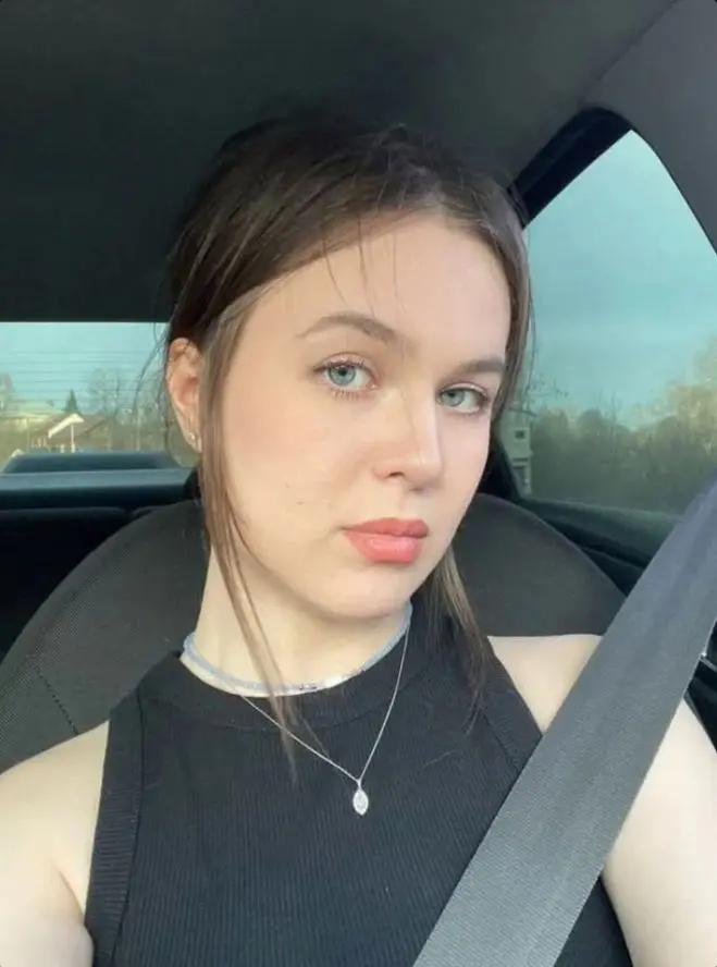 serasko (22) female from US - sexting partner