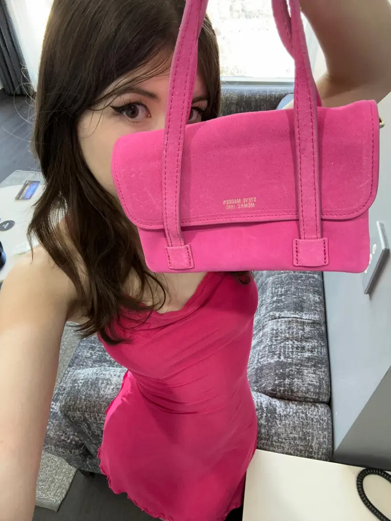 sesir20361 (18) female from AU - sexting partner