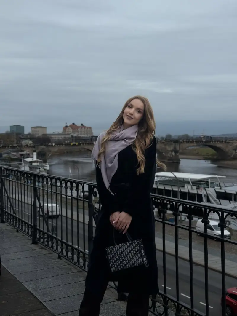 sexekov (18) female from US - sexting partner