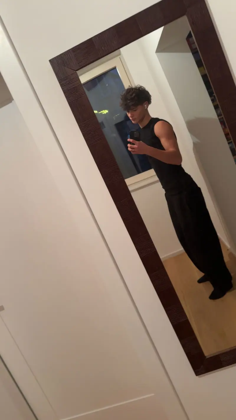 sh492292 (18) male from AT - sexting partner