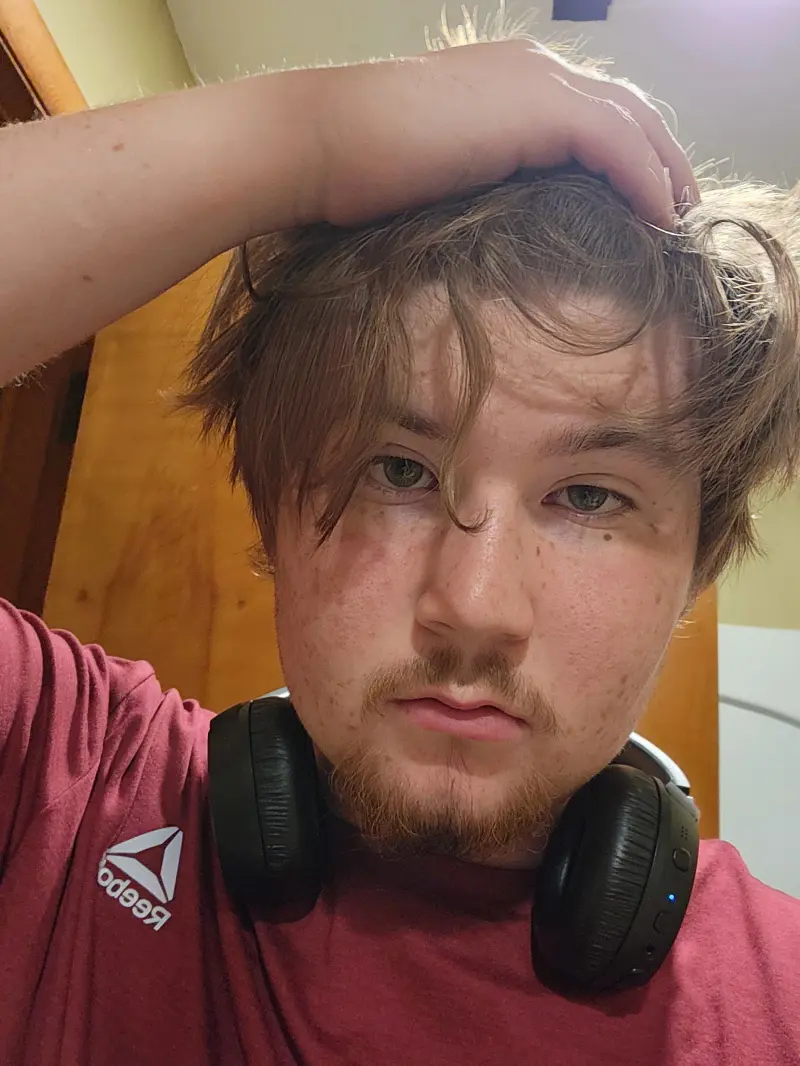 shaunfisb (18) male from US - sexting partner