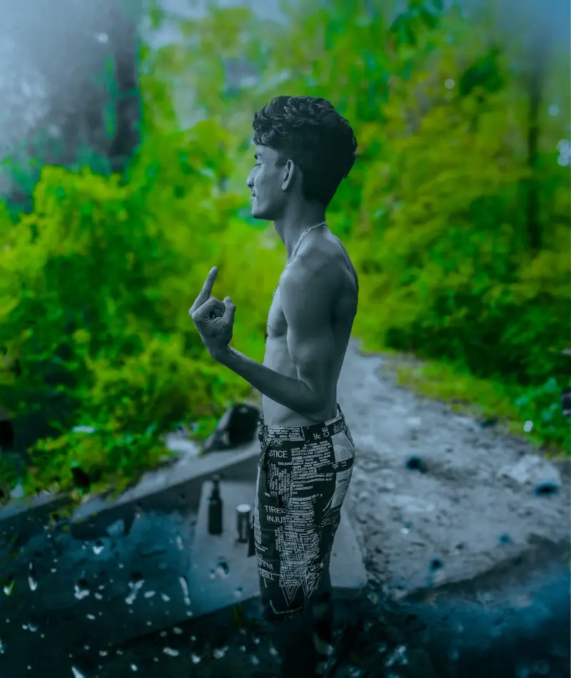 shavinda (18) male from LK - sexting partner