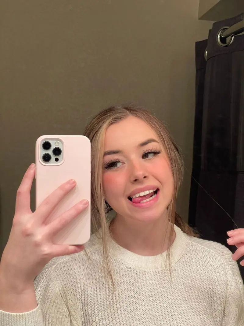 sheoakski (18) female from GB - sexting partner