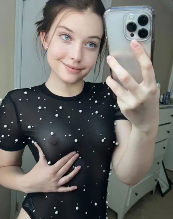 sibepag (18) female from US - sexting partner