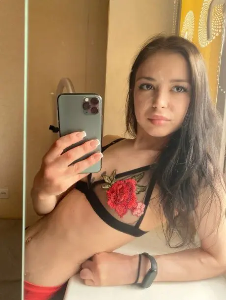 sifemi3865 (18) female from GB - sexting partner