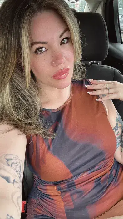 sihegir351 (18) female from GB - sexting partner