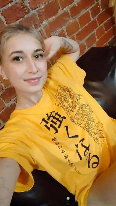 sihile1474 (18) female from GB - sexting partner