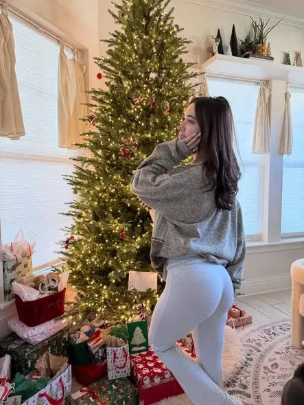 sijemo4750 (18) female from UA - sexting partner