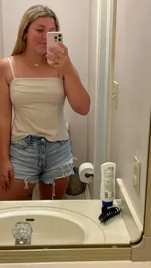 sijinol596 (18) female from GB - sexting partner