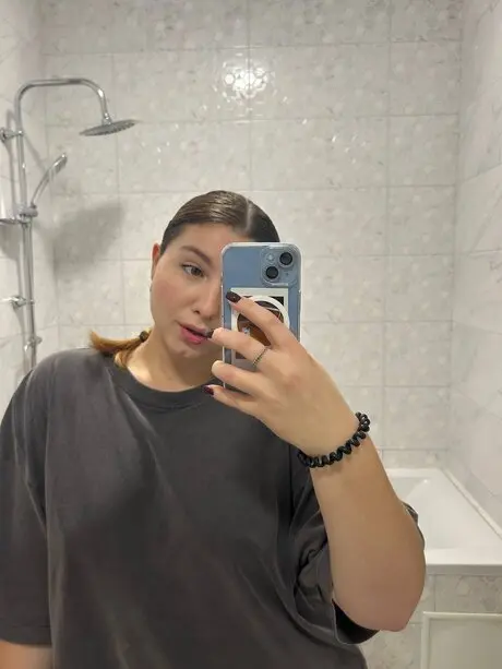 siled57529 (26) female from AU - sexting partner