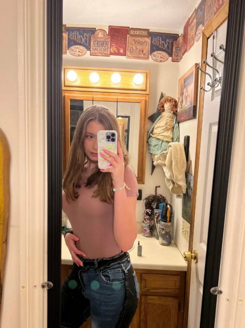 sisim78430 (18) female from US - sexting partner