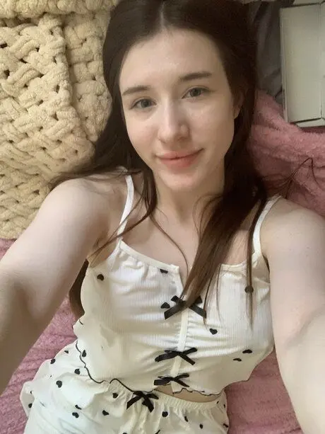 sivofov742 (18) female from US - sexting partner