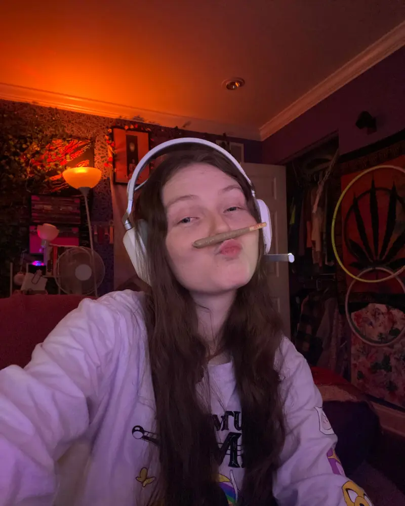 sixlot (18) female from DE - sexting partner