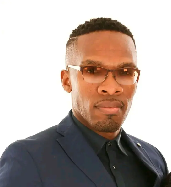 smangamfundo12 (18) male from ZA - sexting partner