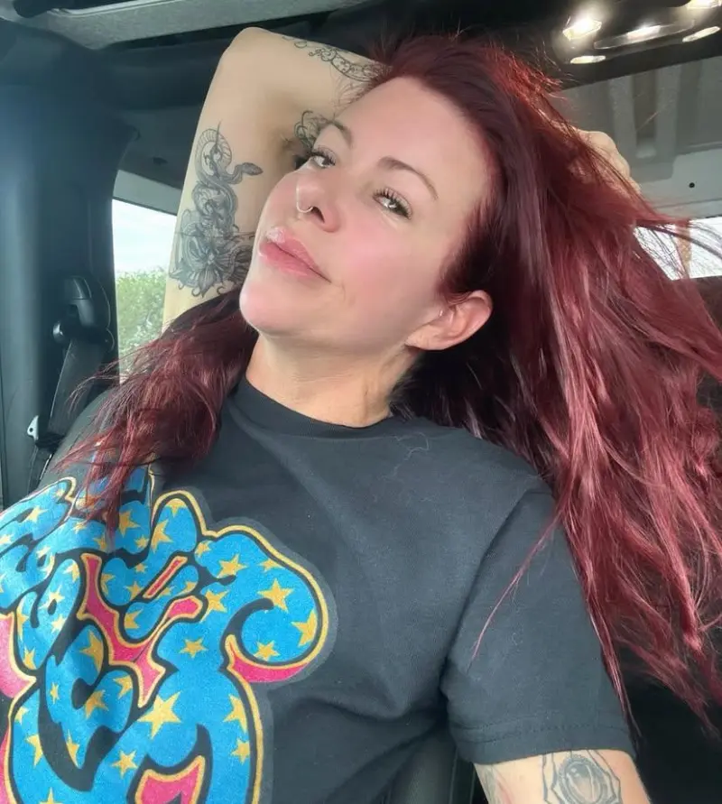 smilebobby265 (18) female from US - sexting partner